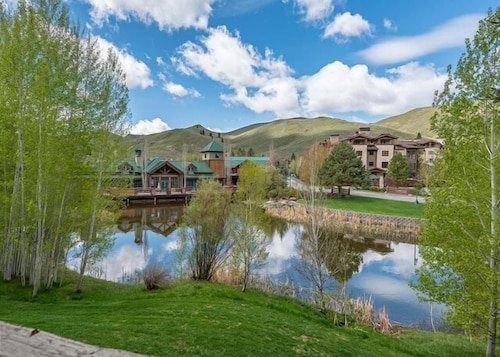 Bonne Vie 2233 in the Heart of Elkhorn With Resort Amenities