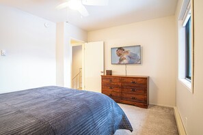 3 bedrooms, individually decorated, individually furnished, bed sheets