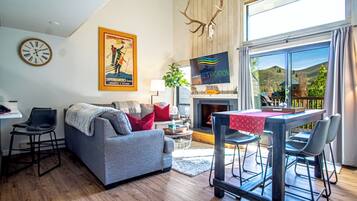 Condo, Multiple Beds, Patio, Mountain View (Bonne Vie 2233) | Living area | 42-inch flat-screen TV with digital channels