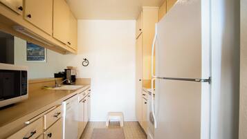 Condo, Multiple Beds, Patio, Mountain View (Sun Valley Condo 132) | Private kitchen | Dining tables