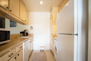 Condo, Multiple Beds, Patio, Mountain View (Sun Valley Condo 132) | Private kitchen | Dining tables