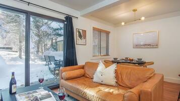 Apartamento, varias camas, patio, vistas a la montaña (Andora Villa 123) | Interior