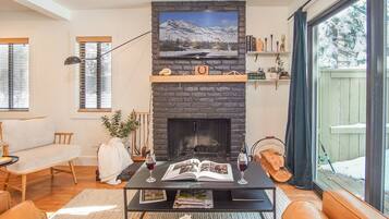 Condo, varias camas, patio, vista a la montaña (Andora Villa 123) | Interior