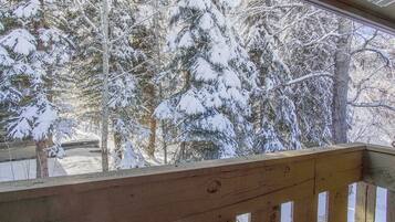 Condo, nhiều giường, sân hiên, quang cảnh núi (Andora Villa 123) | Quang cảnh từ phòng