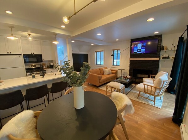 Appart'hôtel, plusieurs lits, patio, vue montagne (Andora Villa 123) | Intérieur