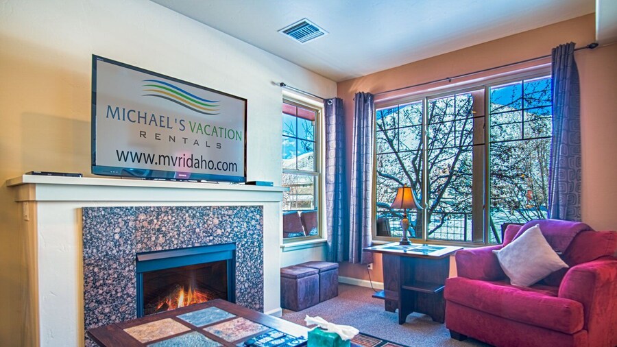 2BD Sweetwater Condo - Community Park, Pool + Hot Tub