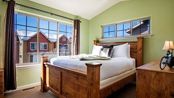 Lägenhet - 2 queensize-sängar - uteplats - utsikt mot bergen (Stay at Sweetwater) | 2 sovrum, individuell inredning, unika möbler och sängkläder