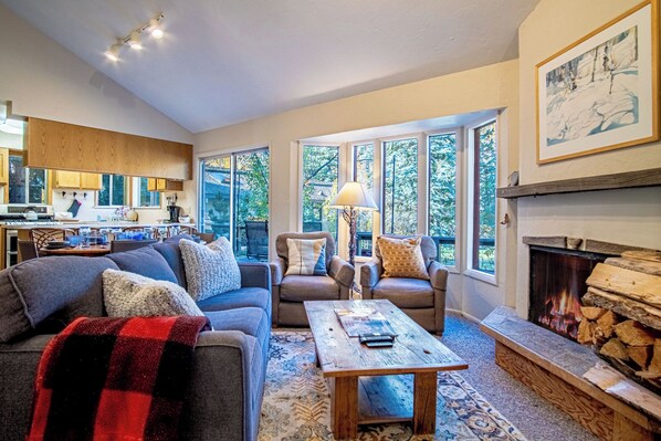 House, Multiple Beds, Patio, Mountain View (Bigwood Bliss) | Living area