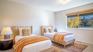 House, Multiple Beds, Patio, Mountain View (Bigwood Bliss) | 3 bedrooms, individually decorated, individually furnished, bed sheets