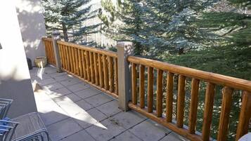 Condo, nhiều giường, sân hiên, quang cảnh núi (Snow Star Condo 24) | Quang cảnh từ phòng