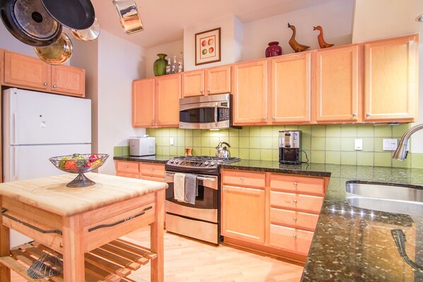 Condo, Multiple Beds, Patio, Mountain View (Snow Star Condo 24) | Private kitchen | Dining tables