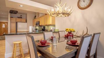 Condo, Multiple Beds, Patio, Mountain View (Snow Star Condo 24) | Dining