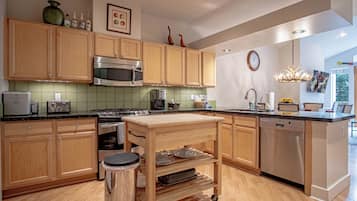 Condo, Multiple Beds, Patio, Mountain View (Snow Star Condo 24) | Private kitchen | Dining tables