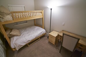 公寓式客房, 多张床, 露台, 山景 (Snow Star Condo 24) | 3 多间卧室、特色装修、特色家居、床单