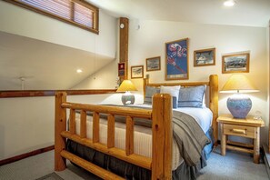 House, 1 Queen Bed with Sofa bed, Patio, Mountain View (Snow Run Haven #8) | 1 bedroom, individually decorated, individually furnished, bed sheets