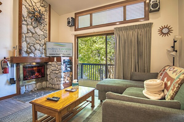 House, 1 Queen Bed with Sofa bed, Patio, Mountain View (Snow Run Haven #8) | View from room