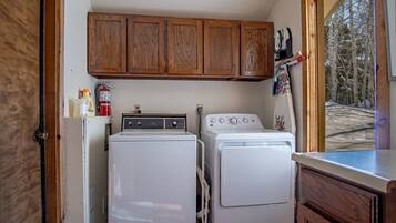 獨棟房屋, 多張床, 庭院, 山景 (104 Juniper-Elkhorn) | 洗衣