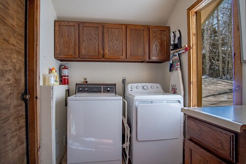 #104 Private Hot Tub, 2 car Garage, Abundant Parking, Elkhorn Amenities