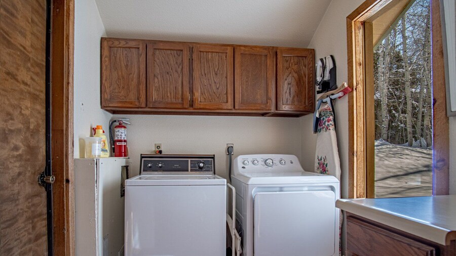 #104 Private Hot Tub, 2 car Garage, Abundant Parking, Elkhorn Amenities