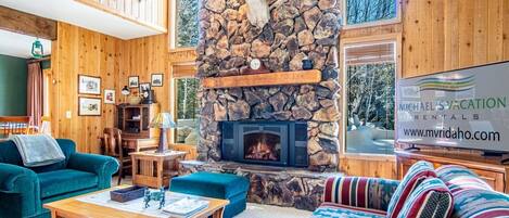 House, Multiple Beds, Patio, Mountain View (104 Juniper-Elkhorn) | Living area | 42-inch flat-screen TV with digital channels