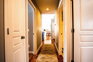 Casa, diversos llits, pati, vistes a la muntanya (Eastridge Escape - PET-FRIENDLY!) | Interior