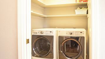 House, Multiple Beds, Patio, Mountain View (Eastridge Escape - PET-FRIENDLY!) | Laundry