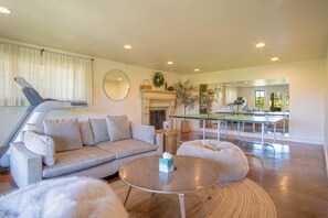 Nhà, nhiều giường, sân hiên, quang cảnh núi (Chateau Du Soleil) | Nội thất