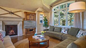 House, Multiple Beds, Patio, Mountain View (Chateau Du Soleil) | Interior