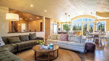 House, Multiple Beds, Patio, Mountain View (Chateau Du Soleil) | Living area | 42-inch flat-screen TV with digital channels