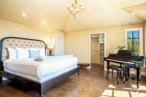 Nhà, nhiều giường, sân hiên, quang cảnh núi (Chateau Du Soleil) | 4 phòng ngủ, trang trí khác biệt