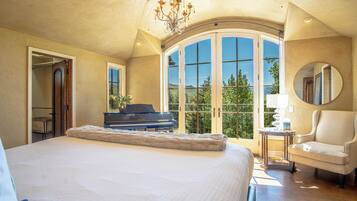 4 bedrooms, individually decorated, individually furnished, bed sheets