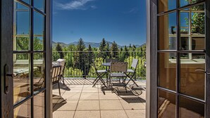 A balcony with a view of mountains and trees. - Chateau Du Soleil- Luxury Home Near Ski Lifts & Downtown Ketchum! (Ketchum)