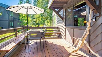 Lägenhet - 2 queensize-sängar - uteplats - utsikt mot bergen (Wildwood Cottage at Villager) | Utsikt från rummet