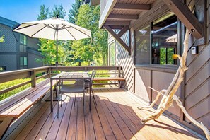 Lägenhet - 2 queensize-sängar - uteplats - utsikt mot bergen (Wildwood Cottage at Villager) | Utsikt från rummet