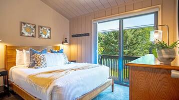 Condo, 2 Queen Beds, Patio, Mountain View (Wildwood Cottage at Villager) | 2 bedrooms, individually decorated, individually furnished, bed sheets