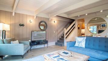 Condo, 2 Queen Beds, Patio, Mountain View (Wildwood Cottage at Villager) | Living area | 42-inch flat-screen TV with digital channels