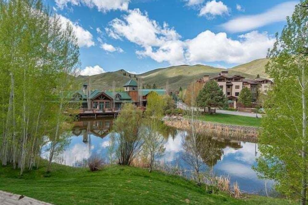 Elkhorn Bluff Condo With Community & Resort Amenities