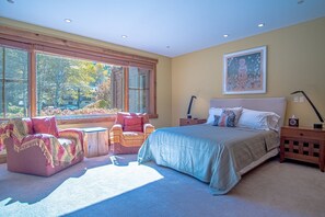 Apartamento, varias camas, patio, vistas a la montaña (Baldy Vista at Warm Springs) | 3 dormitorios, decoración individual, mobiliario individual