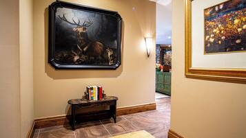 Appartamento, letti multipli, patio, vista montagna (Baldy Vista at Warm Springs) | Interni