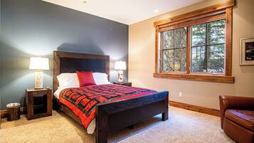 公寓式客房, 多张床, 露台, 山景 (Baldy Vista at Warm Springs) | 3 多间卧室、特色装修、特色家居、床单