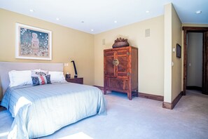 Bloc d'apartaments, diversos llits, pati, vistes a la muntanya (Baldy Vista at Warm Springs) | 3 dormitoris, decoració individual, mobiliari individual i roba de llit 