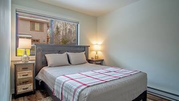 Condo, Multiple Beds, Patio, Mountain View (Warm Springs Retreat) | 3 bedrooms, individually decorated, individually furnished, bed sheets