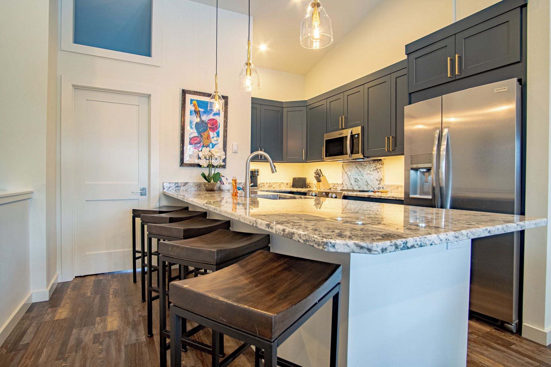 公寓式客房, 多张床, 露台, 山景 (Warm Springs Retreat) | 私人厨房 | 餐桌