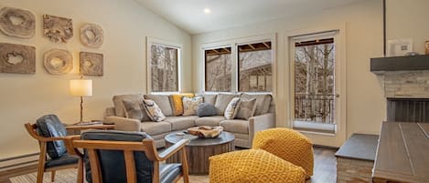 Condo, Multiple Beds, Patio, Mountain View (Warm Springs Retreat) | Living area