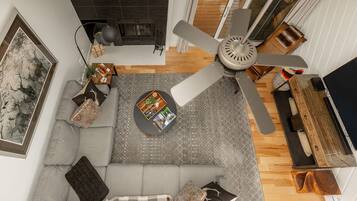 Appartement, Meerdere bedden, terras, uitzicht op bergen (Sunburst 83) | Woonruimte | Een 42-inch flatscreentelevisie met digitale zenders