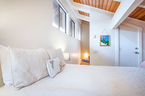 Condo, Multiple Beds, Patio, Mountain View (Sun Valley Condo 140) | 3 bedrooms, individually decorated, individually furnished, bed sheets