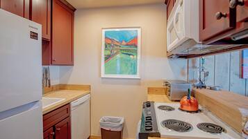 Condo, Multiple Beds, Patio, Mountain View (Andora Alpine Retreat) | Private kitchen