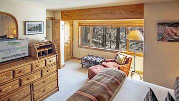 Apartamento, varias camas, patio, vistas a la montaña (Andora Alpine Retreat) | Vistas desde la habitación