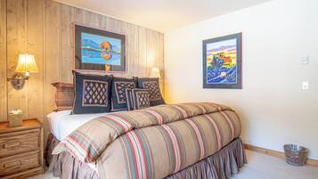 Lägenhet - flera sängar - uteplats - utsikt mot bergen (Andora Alpine Retreat) | 2 sovrum, individuell inredning, unika möbler och sängkläder