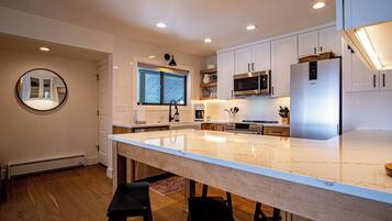 Apartment, Mehrere Betten, Terrasse, Bergblick (Bluff Condo 4138) | Eigene Küche